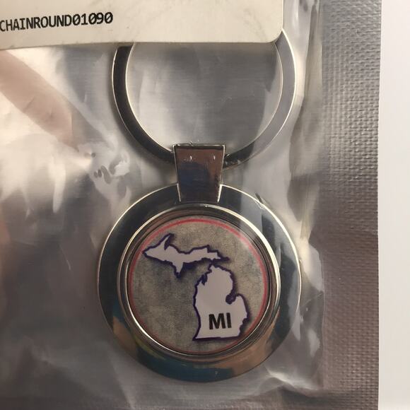 Michigan MI State Outline Keychain Round Silver Key Ring Souvenir State Pride - Picture 2 of 4
